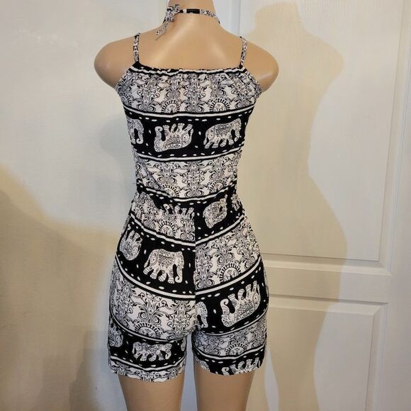 BLACK/WHITE CASUAL ROMPER - Picture 12 of 13